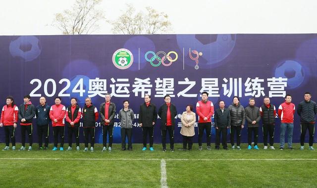 今年“亚洲电影人奖”的获奖者是韩国女演员金惠秀、韩 金基德《圣殇》斩获金狮 威尼斯电影节连夺四奖 2012-09-09 韩国导演金基德凭借电影《圣殇》在第69届威尼斯国际电影节上，继一天前获得“年轻评论家奖”之后，又获得了非正式部门的两个奖项，并最终斩获最佳影片金狮奖。