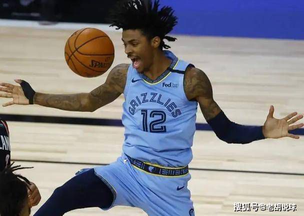 上百位刚刚走出影厅的观众亮相，“实名”分享一手观影体验；
