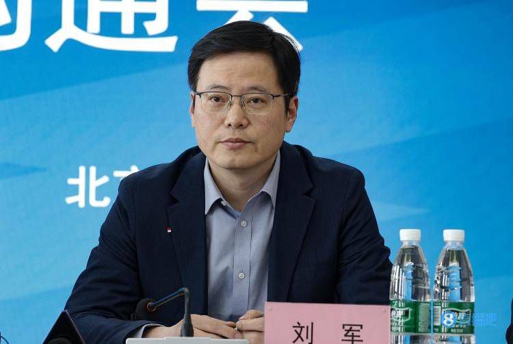 费启鸣：我自己看来其实我生活里我没有很严重的强迫症，但是我之前有问过身边