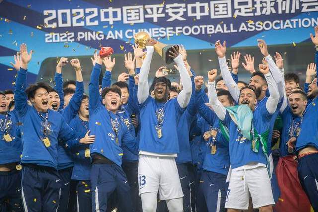 3月4日，明星委员宋春丽、宋丹丹现身，进行政协小组讨论。