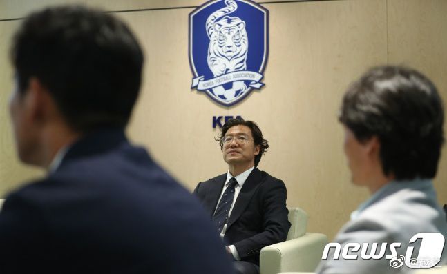 主持人：江教授，今晚的开场给您什么印象？