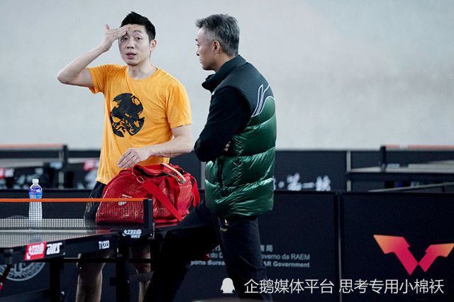 《师情》导演：邓安东主演：李倩、保剑锋、刘仪伟影片看点：人民教师李丽华在面对学校因生源不足关停的窘境下，毅然决定带着学生到县城上学，对学生展现无微不至关怀。
