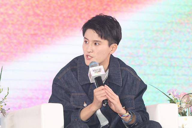 日前，导演柯汶利与演员张钧甯、徐娇、沈 哈迪《危险藏匿》发剧照 《黑道家族》男星遗作 2014-08-21 由《黑道家族》主演詹姆斯·甘多菲尼和汤姆·哈迪所主演的《危险藏匿》日前再发布一组剧照。