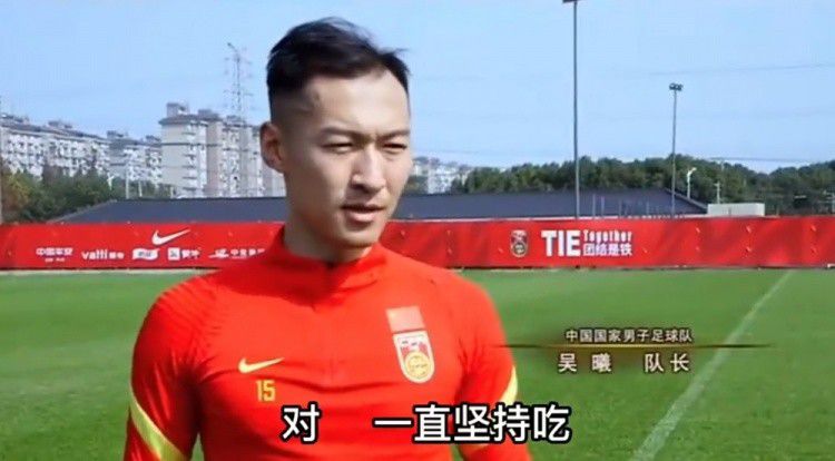 导演舍弃了助力《困在时间里的父亲》夺目出圈的视听蒙太奇技巧，用十分朴素的电影语言讲述少年抑郁症患者与家人的故事。