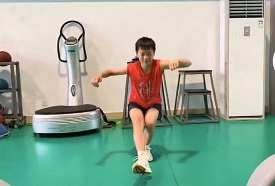 该片也将角逐“当代导演竞赛单 洪尚秀新片瑞士洛迦诺电影节获奖 郑在泳成影帝 2015-08-16 洪尚秀导演的第17部长片电影《现在对那时错》于瑞士当地时间8月15日获得第68届洛迦诺国际电影节国际竞赛单元最高奖项金豹奖，而该片男主角郑在泳也获得最佳男主角奖。
