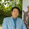 过程中不仅有她自己的徘徊，还有母亲胡春蓉（秦海璐 饰）的传统观念带来的代际冲突。