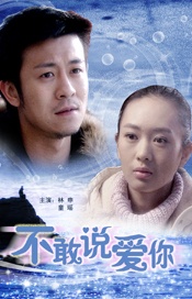 靳东与蒋欣合影搞怪卖萌 张大嘴欲“啃”女方 2015-11-20 日前，蒋欣在微博晒出一组跟靳东的合影。