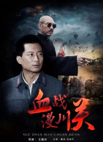 两人穿上隔离衣，进入熊猫的生活区，作近距离探访。