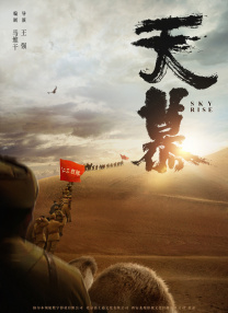 马丽身着一袭黑丝绒晚礼服华丽现身，今年凭借《第二十条》荣获百花奖最佳女主角的她透露，明年将上映四部电影，其中也有非喜剧类型。