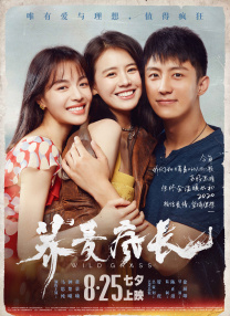《潜伏者》首映克鲁格红纱裙秀美背 携