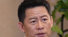 《巨齿鲨》曝光新版海报 鲨鱼血盆大口狰狞恐怖 2018-06-20 近日，科幻惊悚片《巨齿鲨》曝光了一张全新的海报。